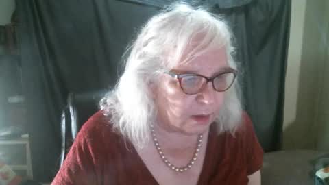 Snapshot of sissydianetx chatting on October 17, 11:41 pm Sissy Diane online show from October 17, 11:41 pm