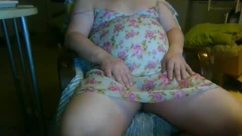 Snapshot of sissymarika chatting on December 10, 5:24 am Marika online show from December 10, 5:24 am