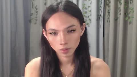 Snapshot of sluttychie chatting on December 10, 9:54 am CHIE CHIE online show from December 10, 9:54 am