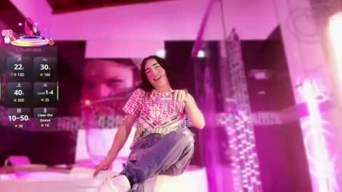 Small Hot19 online show from February 3, 10:20 am