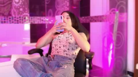 Small Hot19 online show from March 18, 10:25 am