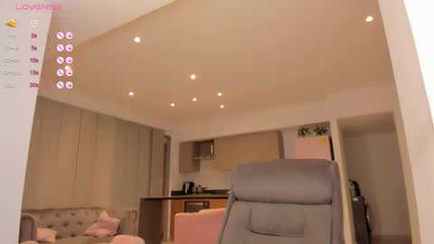    online show from November 7, 11:05 pm