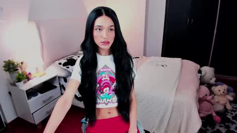 Snapshot of sophiecornett chatting on February 26, 11:37 pm    online show from February 26, 11:37 pm