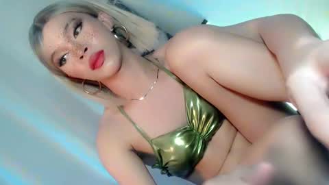 Snapshot of sugarxbaby_ chatting on February 25, 6:03 am LoveSugar online show from February 25, 6:03 am