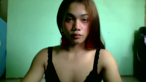 sweatydaniella18 online show from June 18, 12:01 am