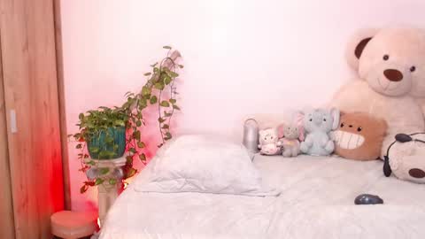 Snapshot of sweet__little_doll chatting on October 3, 4:56 am LISSA online show from October 3, 4:56 am