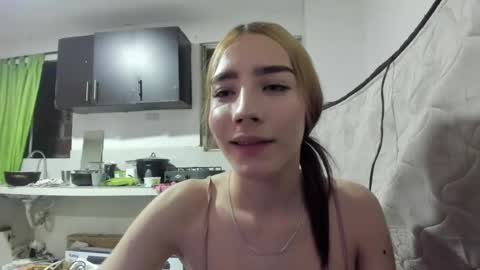sweet_kitty_777 online show from July 25, 4:32 am