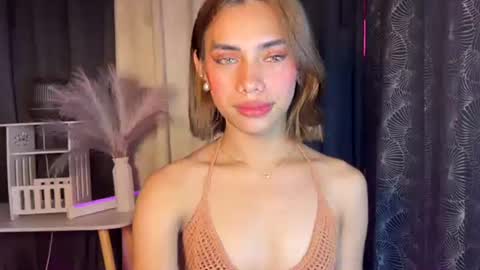 Snapshot of sweet_nikki03 chatting on October 12, 5:26 pm sweet_nikki03 online show from October 12, 5:26 pm