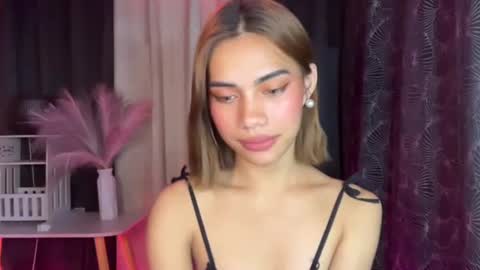 Snapshot of sweet_nikki03 chatting on October 13, 6:41 pm sweet_nikki03 online show from October 13, 6:41 pm