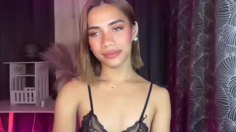 Snapshot of sweet_nikki03 chatting on October 22, 4:53 pm sweet_nikki03 online show from October 22, 4:53 pm