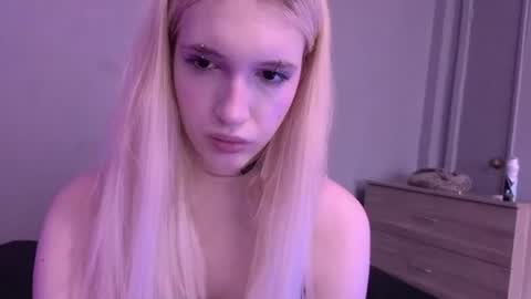 sweetcrystalll online show from June 26, 7:01 am