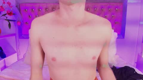 Snapshot of tayzon_foxxx chatting on October 16, 1:00 pm Sofia online show from October 16, 1:00 pm
