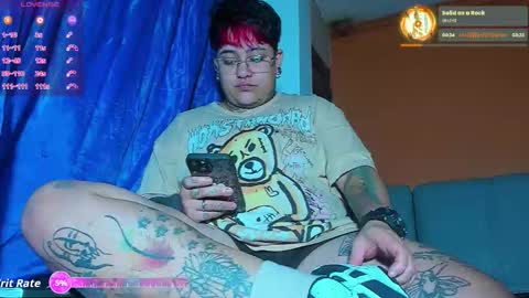 Snapshot of techno_420 chatting on October 15, 11:16 pm Charlee He online show from October 15, 11:16 pm