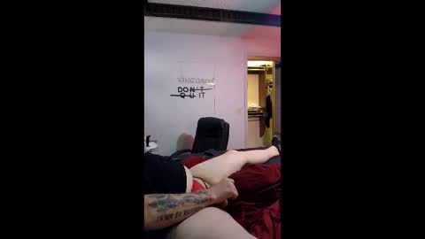 theejerbear1983 online show from April 12, 4:27 am