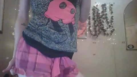 sillymillie0 online show from April 6, 8:09 pm