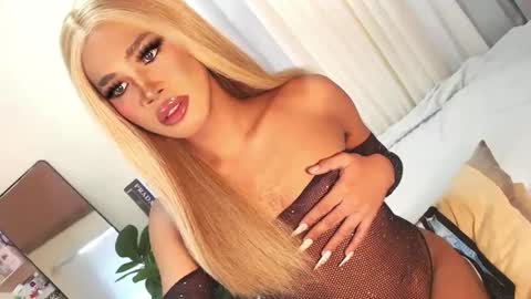 Snapshot of tiara_perezx chatting on December 21, 12:42 am Sam online show from December 21, 12:42 am