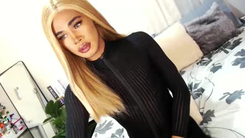 Snapshot of tiara_perezx chatting on February 7, 4:16 am Sam online show from February 7, 4:16 am