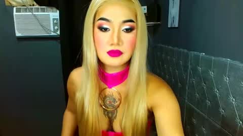 tiarrafoxs online show from March 4, 8:57 am