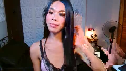 Snapshot of tiffanythebigcock chatting on October 21, 2:51 pm tiffanythebigcock online show from October 21, 2:51 pm