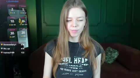 tina_tayllor__ online show from March 20, 9:38 pm