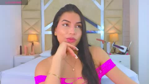 Tiphani Walker online show from November 2, 10:52 pm