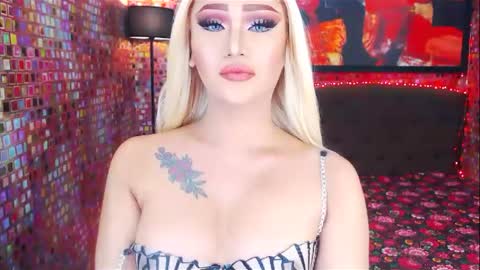 KYLIE BELLA  TS online show from February 5, 2:19 am