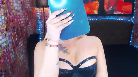 KYLIE BELLA  TS online show from February 9, 11:46 pm