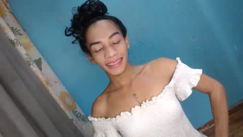Snapshot of uncut_queen chatting on October 12, 11:51 pm LOVELY JANE online show from October 12, 11:51 pm