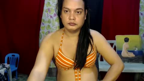 Snapshot of urasiandominaxx chatting on October 16, 9:09 am Diane online show from October 16, 9:09 am