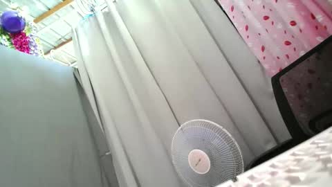 urloverjasmine_xx online show from April 24, 1:19 am