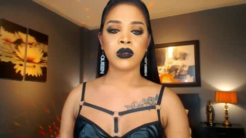 UrMajestyTyra online show from April 5, 1:25 am