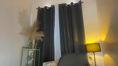 urpretty_girl online show from February 6, 6:08 am