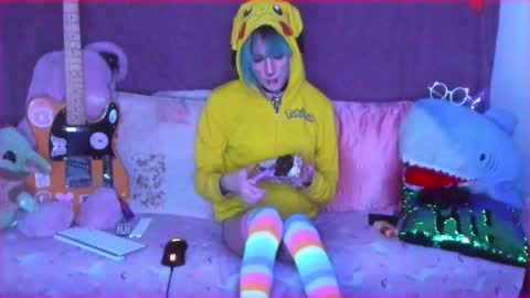 Tina Bates online show from November 30, 11:12 am