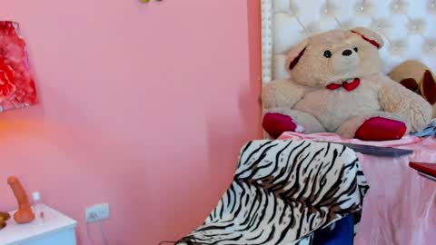 valentinee_xo online show from June 5, 6:52 am