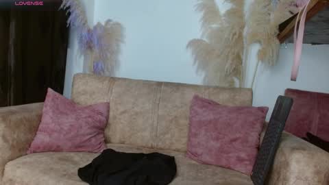 vanessa online show from April 9, 6:19 am