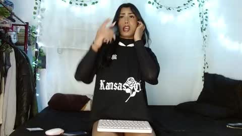Snapshot of violet_sexhot28 chatting on January 22, 7:35 am violet_sexhot28 online show from January 22, 7:35 am