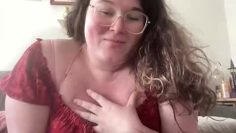 violetlyhappy online show from February 13, 4:36 pm