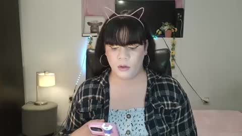 Snapshot of violettacam69 chatting on January 24, 2:49 am violettacam69 online show from January 24, 2:49 am