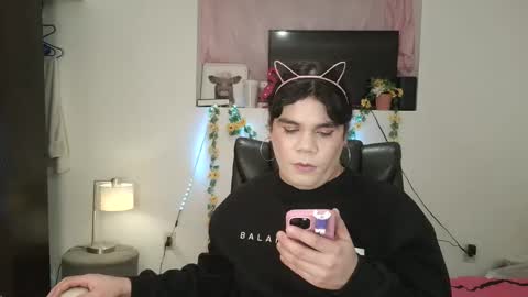 Snapshot of violettacam69 chatting on February 2, 9:08 am violettacam69 online show from February 2, 9:08 am