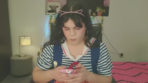 Snapshot of violettacam69 chatting on February 5, 9:04 am violettacam69 online show from February 5, 9:04 am