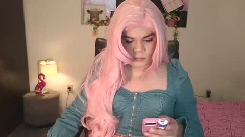 Snapshot of violettacam69 chatting on February 19, 10:53 pm violettacam69 online show from February 19, 10:53 pm