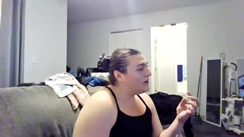 Snapshot of virgorian_enigma chatting on October 3, 2:33 am priscilla online show from October 3, 2:33 am