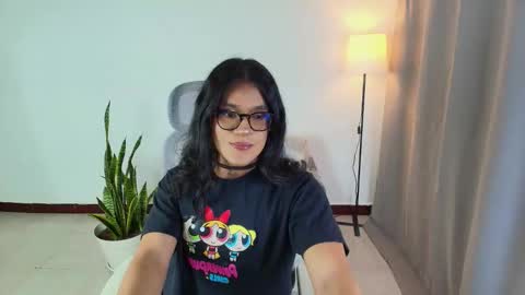 Snapshot of vitta_alfayed chatting on October 17, 2:15 am VittaaaPlease help me with your thumbs up its important online show from October 17, 2:15 am