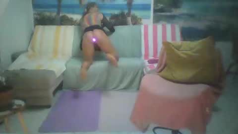 Snapshot of wannafeelitall chatting on December 26, 9:37 pm Emilia inst  online show from December 26, 9:37 pm