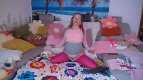 Snapshot of wannafeelitall chatting on October 29, 2:15 pm Emilia inst  online show from October 29, 2:15 pm