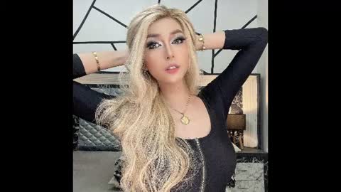xsexysucker online show from July 18, 9:42 pm
