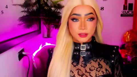 xxasian_goddessxx online show from March 19, 6:13 am