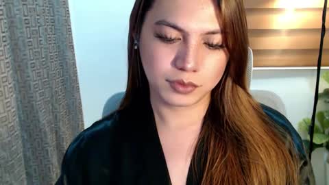 Snapshot of xxjulielovesyouxx chatting on December 29, 4:30 pm July online show from December 29, 4:30 pm