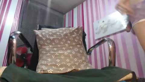 xxrowenatastycockforyouxx online show from January 6, 2:48 am