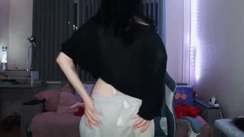 Yami online show from April 11, 8:23 pm